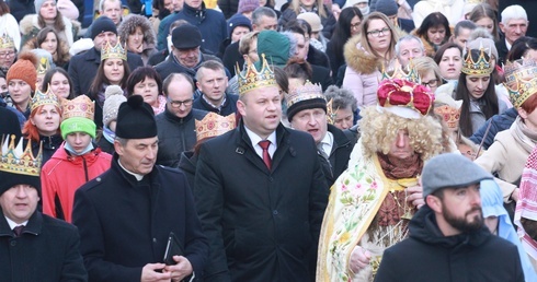 Trzciana. Z rynku do kościoła