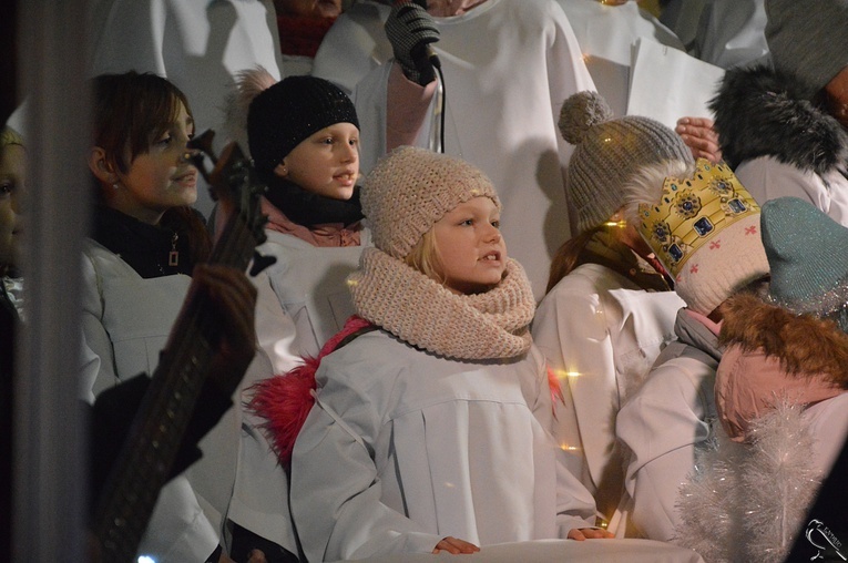 Rodzina "Sygnału Miłosierdzia" zagrała z dziećmi koncert kolęd