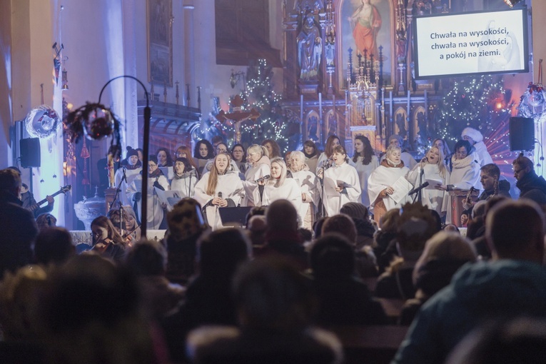 Rodzina "Sygnału Miłosierdzia" zagrała z dziećmi koncert kolęd