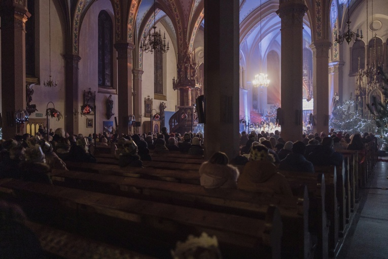 Rodzina "Sygnału Miłosierdzia" zagrała z dziećmi koncert kolęd