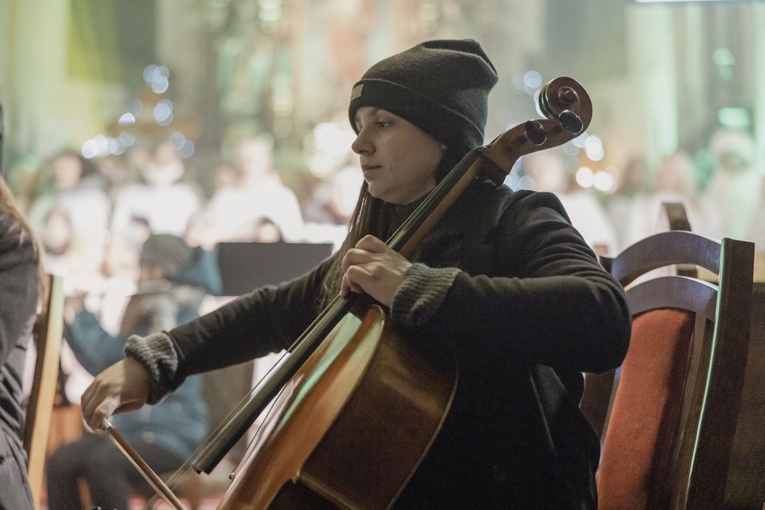 Rodzina "Sygnału Miłosierdzia" zagrała z dziećmi koncert kolęd