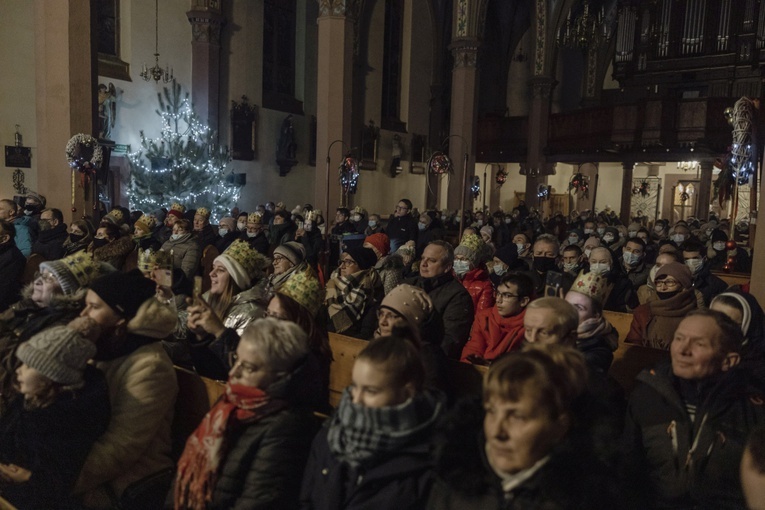 Rodzina "Sygnału Miłosierdzia" zagrała z dziećmi koncert kolęd