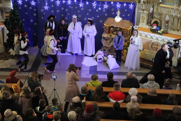 Radomyśl Wielki. Jasełka personelu Ochronki św. Józefa