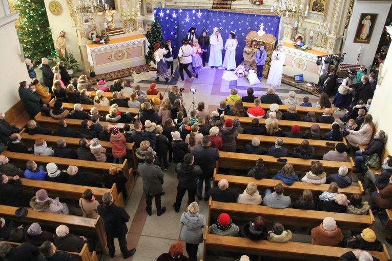 Radomyśl Wielki. Jasełka personelu Ochronki św. Józefa