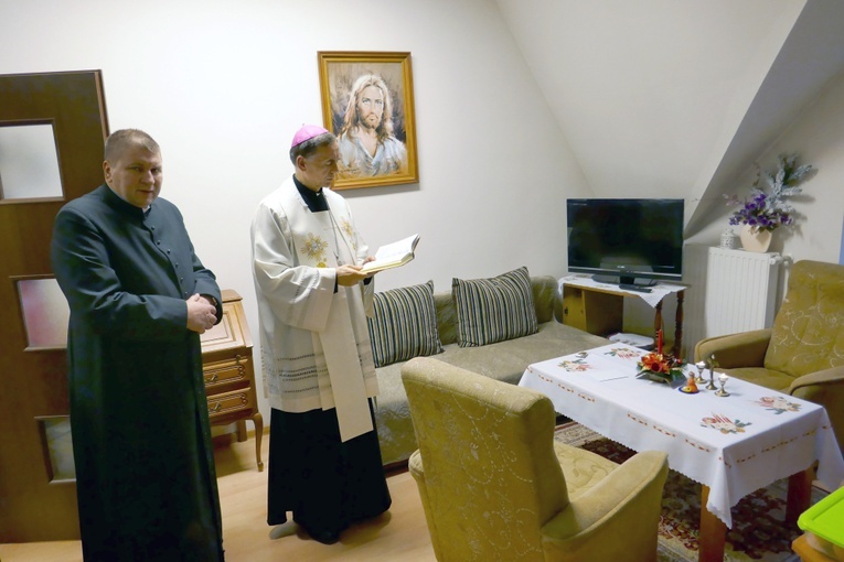 Bp Adam Bałabuch odwiedził z kolędą księży emerytów
