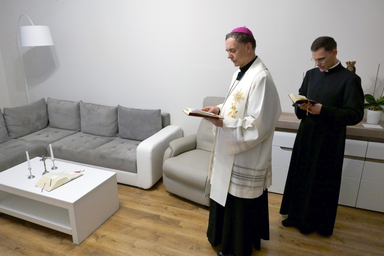 Bp Adam Bałabuch odwiedził z kolędą księży emerytów