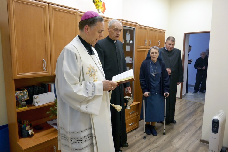 Bp Adam Bałabuch odwiedził z kolędą księży emerytów