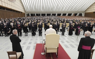 Papież: od Jezusa uczymy się, jak być człowiekiem 