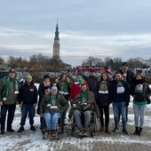 Kibice Śląska Wrocław uczestniczyli w pielgrzymce na Jasną Górę. "Jesteśmy świętym Kościołem grzeszników"