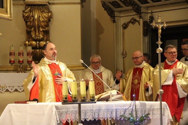 Poświęcenie tablicy pamiątkowej o. Huberta Czumy SJ