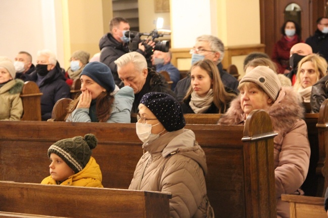 Poświęcenie tablicy pamiątkowej o. Huberta Czumy SJ