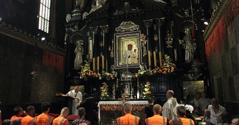 Pojedź na noc na Jasną Górę