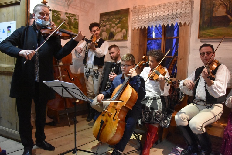 Kolędowanie pod Babią Górą 