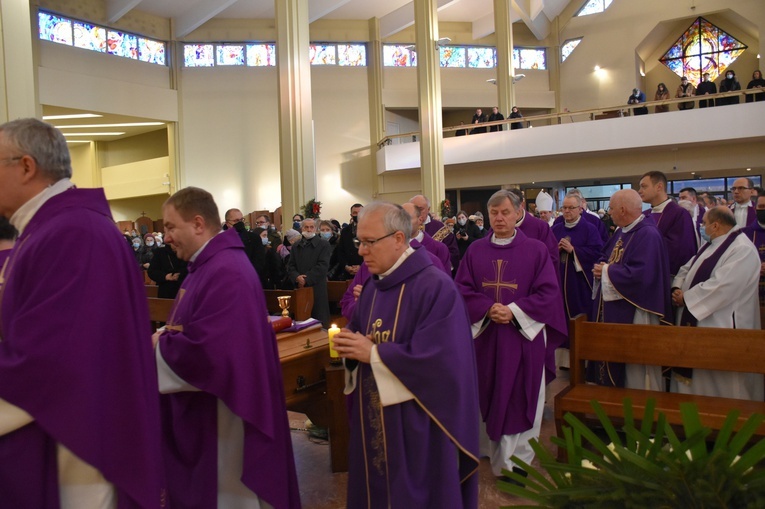 Pożegnanie śp. ks. Rafała Saramy