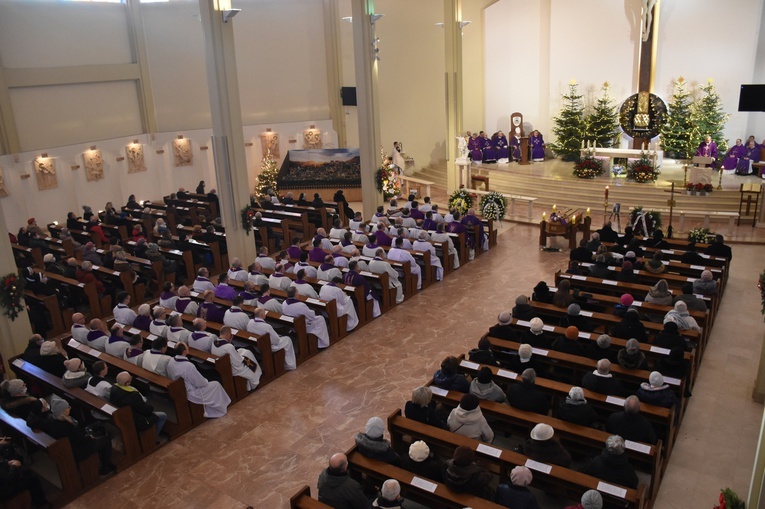 Pożegnanie śp. ks. Rafała Saramy