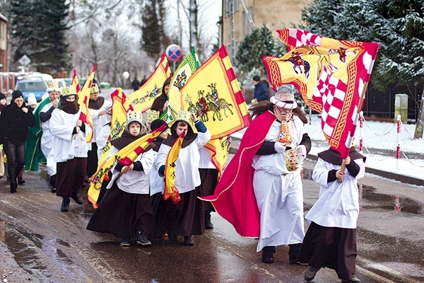 ▲	Po Mszy św. zgromadzeni udali się do Miłakowskiego Domu Kultury na wspólne kolędowanie. 