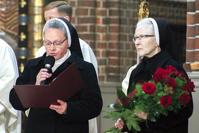 	W bazylice katedralnej na Pradze siostry dziękowały Bogu  za łaski i za służbę w stolicy.