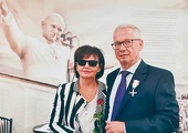Wraz z żoną podczas wręczenia Krzyża Wolności i Solidarności w 2018 roku.