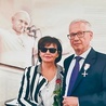 Wraz z żoną podczas wręczenia Krzyża Wolności i Solidarności w 2018 roku.