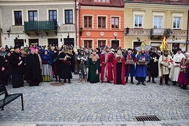 Pochód zgromadził rzesze ludzi na sandomierskim rynku.