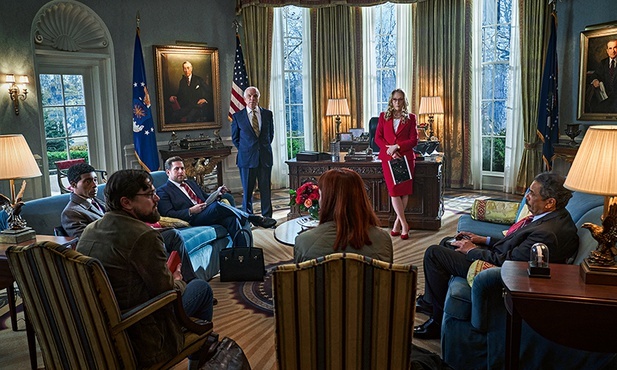 W filmie Adama McKaya wystąpiła plejada gwiazd z Meryl Streep w roli pani prezydent, Leonardo DiCaprio i Jennifer Lawrence w roli pary astrofizyków usiłujących uratować ludzkość przed zagładą.