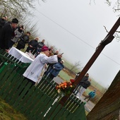 Mieszkańcy Rokitna postawili nowy przydrożny krzyż