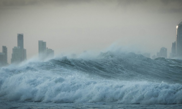 W wybrzeże Japonii uderzyło tsunami po wybuchu podwodnego wulkanu; spodziewane fale do 3 metrów