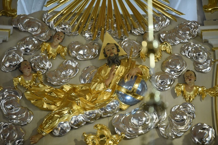 Blask ołtarza w mieleckiej bazylice