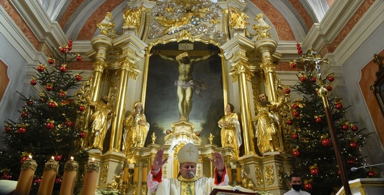 Blask ołtarza w mieleckiej bazylice