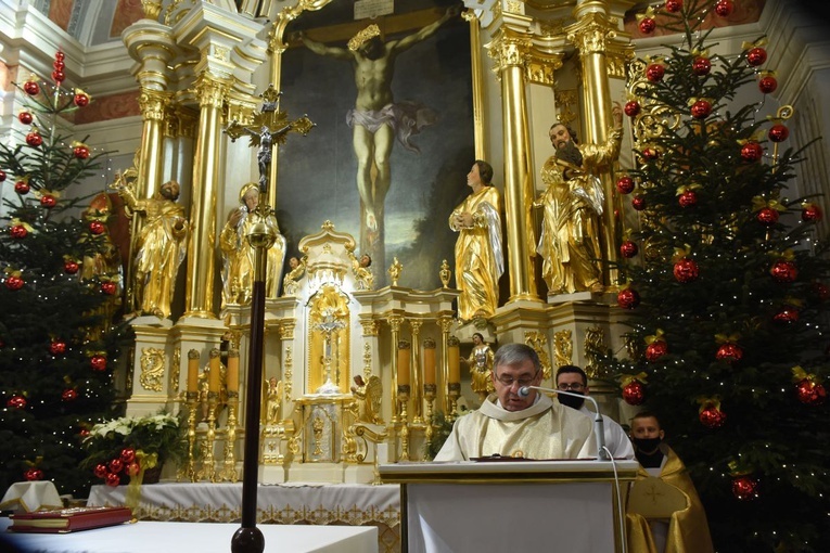 Blask ołtarza w mieleckiej bazylice
