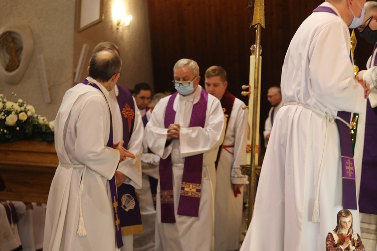 Ostatnie pożegnanie śp. ks. kan. Tadeusza Krzyżaka w Bystrej Krakowskiej