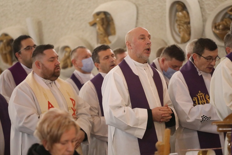 Ostatnie pożegnanie śp. ks. kan. Tadeusza Krzyżaka w Bystrej Krakowskiej