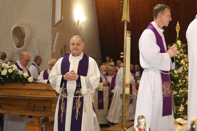 Ostatnie pożegnanie śp. ks. kan. Tadeusza Krzyżaka w Bystrej Krakowskiej