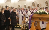Ostatnie pożegnanie śp. ks. kan. Tadeusza Krzyżaka w Bystrej Krakowskiej