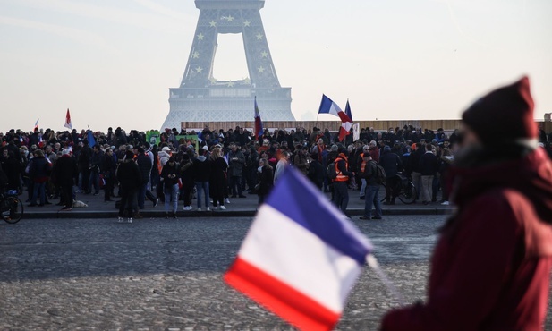 W Paryżu 16 I, ale demonstracja przeciw obostrzeniom covidowym