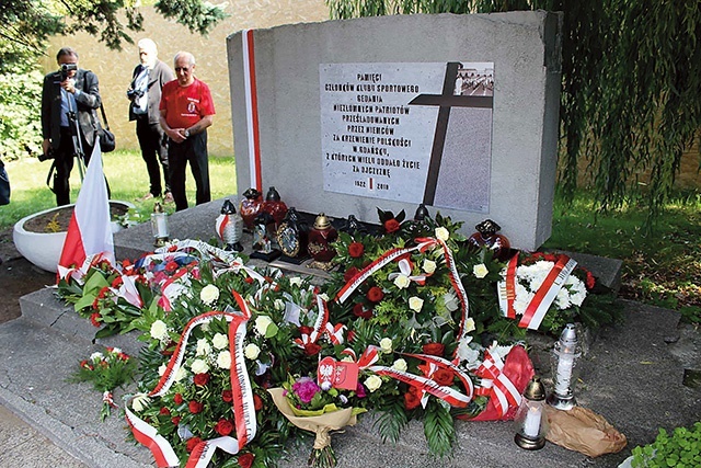 	Działacze i sportowcy Gedanii za swoją propolską postawę zapłacili najwyższą cenę. Na zdjęciu pomnik postawiony dla uczczenia pamięci członków KS – ofiar hitleryzmu.