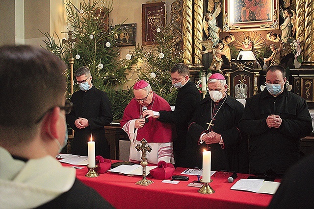 	Inauguracyjna sesja diecezjalnego trybunału beatyfikacyjnego.