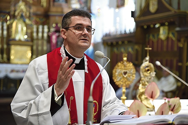 Ksiądz Rąpała będzie prowadził biblijne rekolekcje.