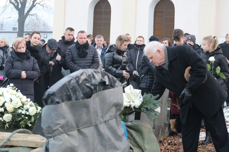 Ostatnie pożegnanie śp. ks. kan. Tadeusza Krzyżaka w Bielsku-Białej Hałcnowie