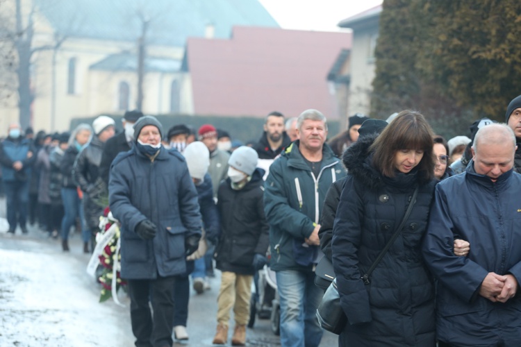 Ostatnie pożegnanie śp. ks. kan. Tadeusza Krzyżaka w Bielsku-Białej Hałcnowie