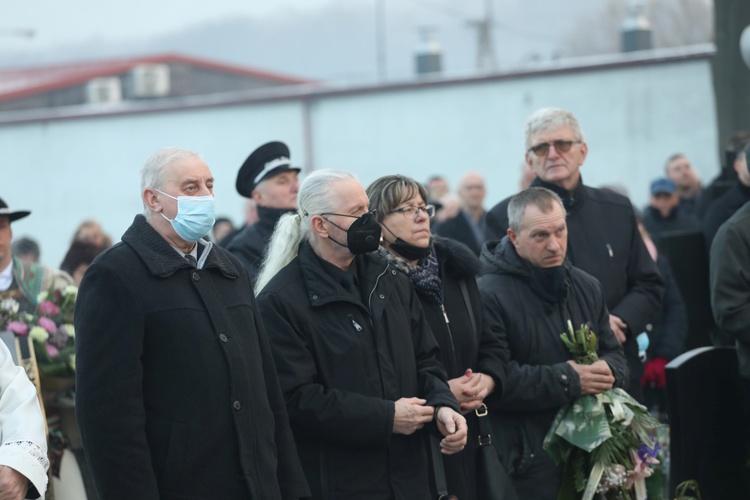 Ostatnie pożegnanie śp. ks. kan. Tadeusza Krzyżaka w Bielsku-Białej Hałcnowie