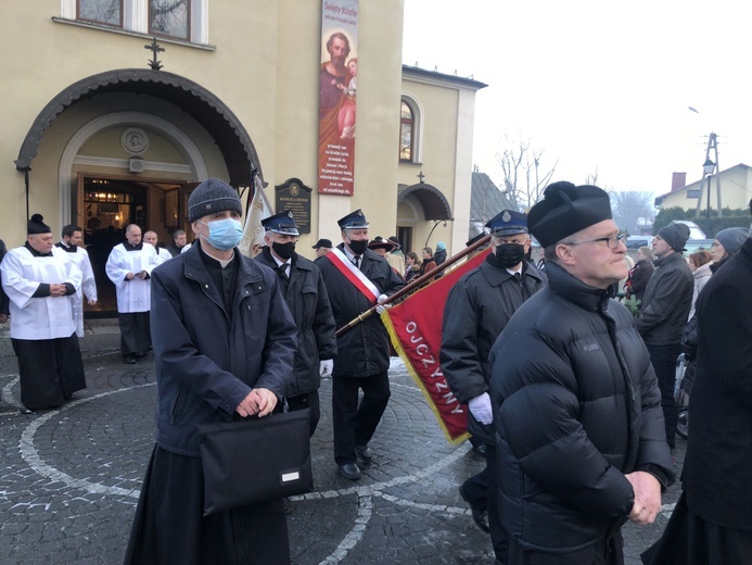 Ostatnie pożegnanie śp. ks. kan. Tadeusza Krzyżaka w Bielsku-Białej Hałcnowie