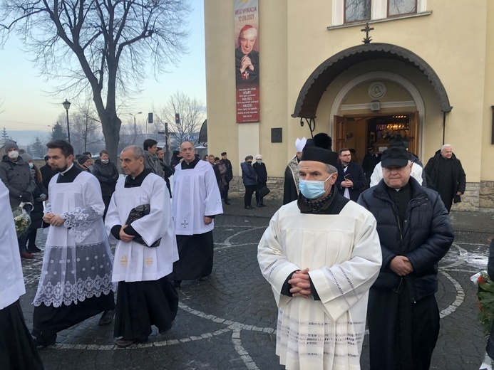 Ostatnie pożegnanie śp. ks. kan. Tadeusza Krzyżaka w Bielsku-Białej Hałcnowie