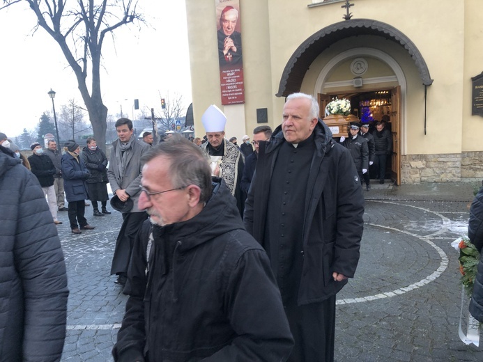 Ostatnie pożegnanie śp. ks. kan. Tadeusza Krzyżaka w Bielsku-Białej Hałcnowie