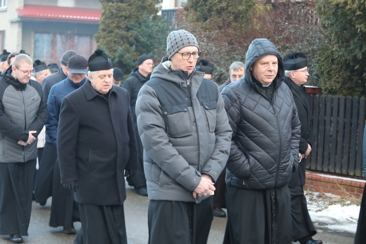 Ostatnie pożegnanie śp. ks. kan. Tadeusza Krzyżaka w Bielsku-Białej Hałcnowie