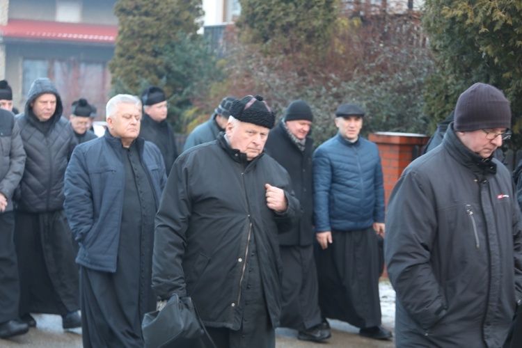 Ostatnie pożegnanie śp. ks. kan. Tadeusza Krzyżaka w Bielsku-Białej Hałcnowie