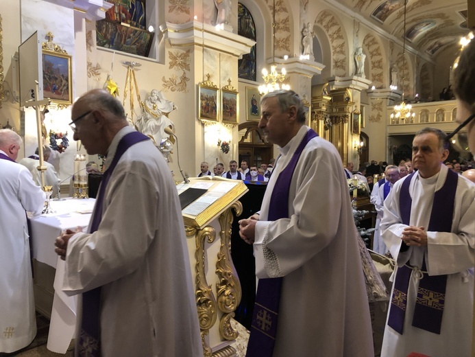 Ostatnie pożegnanie śp. ks. kan. Tadeusza Krzyżaka w Bielsku-Białej Hałcnowie