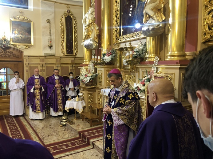 Ostatnie pożegnanie śp. ks. kan. Tadeusza Krzyżaka w Bielsku-Białej Hałcnowie