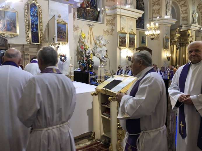 Ostatnie pożegnanie śp. ks. kan. Tadeusza Krzyżaka w Bielsku-Białej Hałcnowie