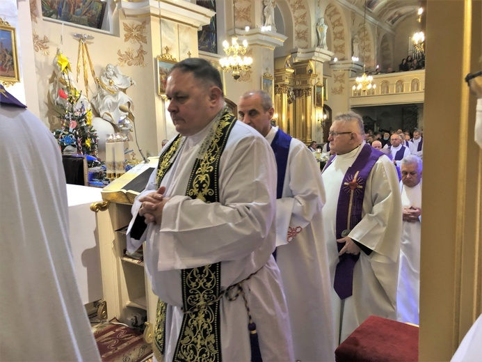 Ostatnie pożegnanie śp. ks. kan. Tadeusza Krzyżaka w Bielsku-Białej Hałcnowie